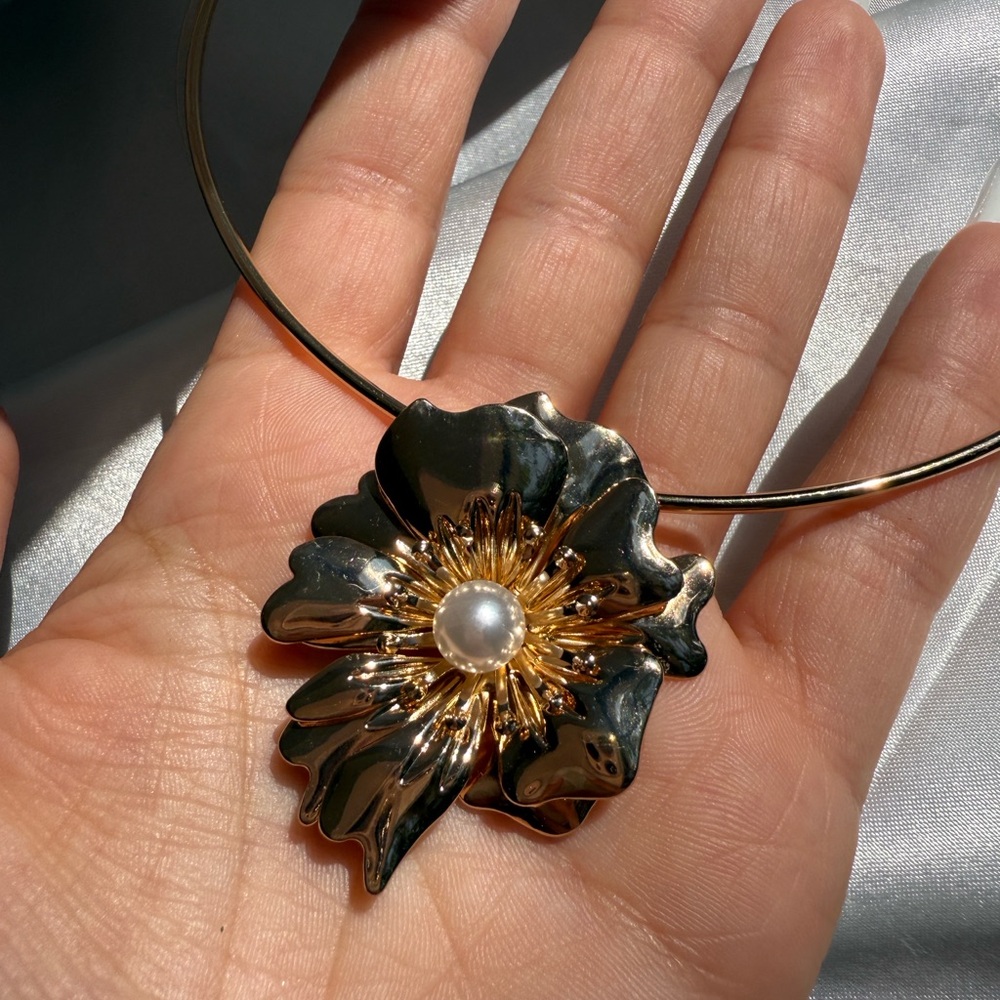 Zara lux unique adjustaby Gold Flower Necklace - Picture 6 of 10
